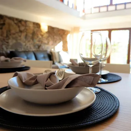 Villa Retiro De - Casa Inteira Com 208m2, Pátio Privado Gondramaz
