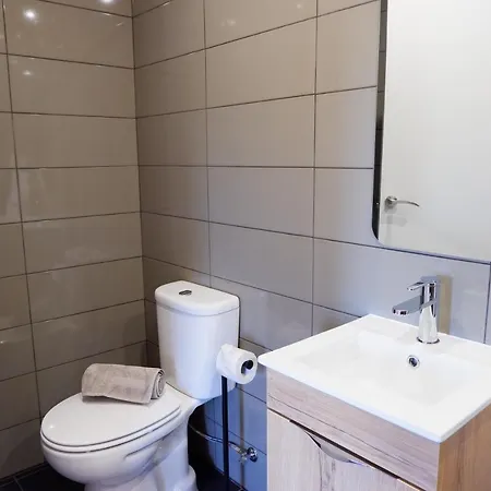 Retiro De - Casa Inteira Com 208m2, Pátio Privado