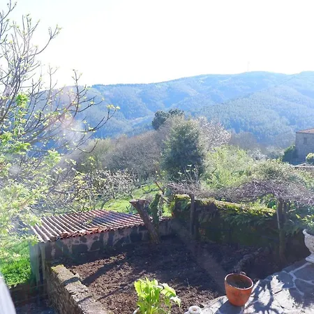 Villa Retiro De - Casa Inteira Com 208m2, Pátio Privado Gondramaz