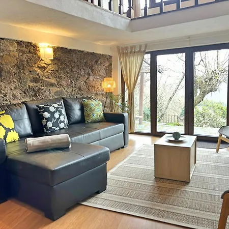 Retiro De - Casa Inteira Com 208m2, Pátio Privado Villa Gondramaz