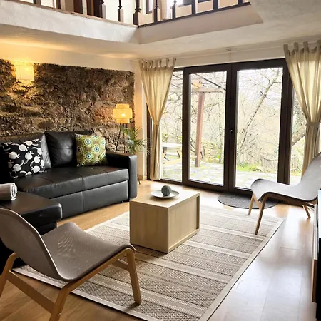 Retiro De - Casa Inteira Com 208m2, Pátio Privado Villa *