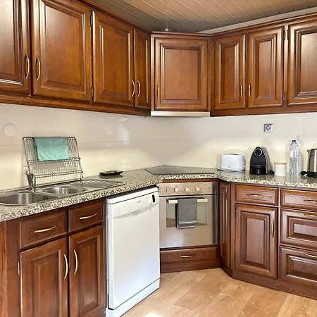 Retiro De - Casa Inteira Com 208m2, Pátio Privado Villa Gondramaz